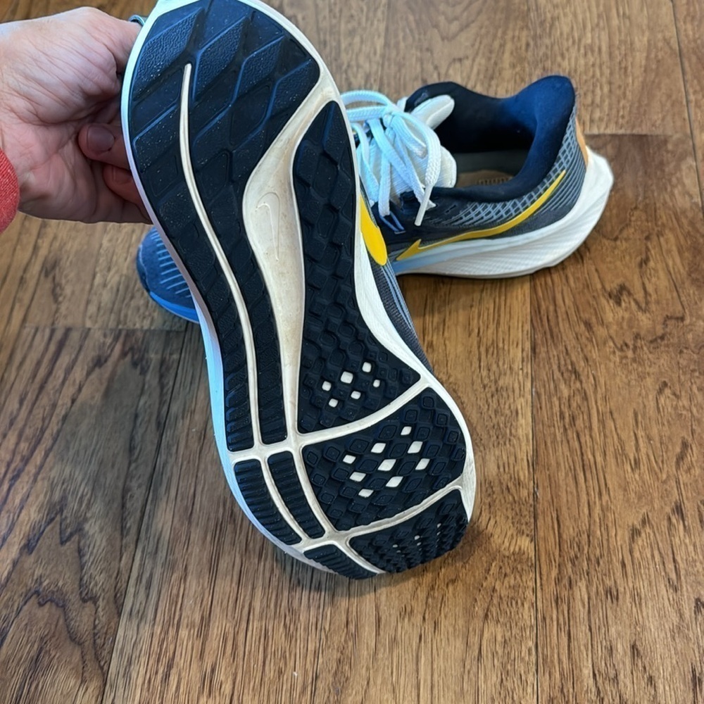 Nike Women's Shoes in Navy and Gold - Picture 7 of 10